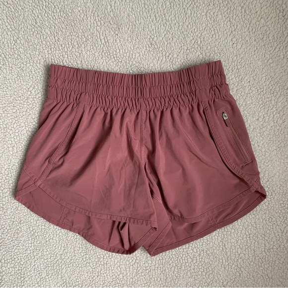 Lululemon Tracker Short V 4" - Picture 2 of 8